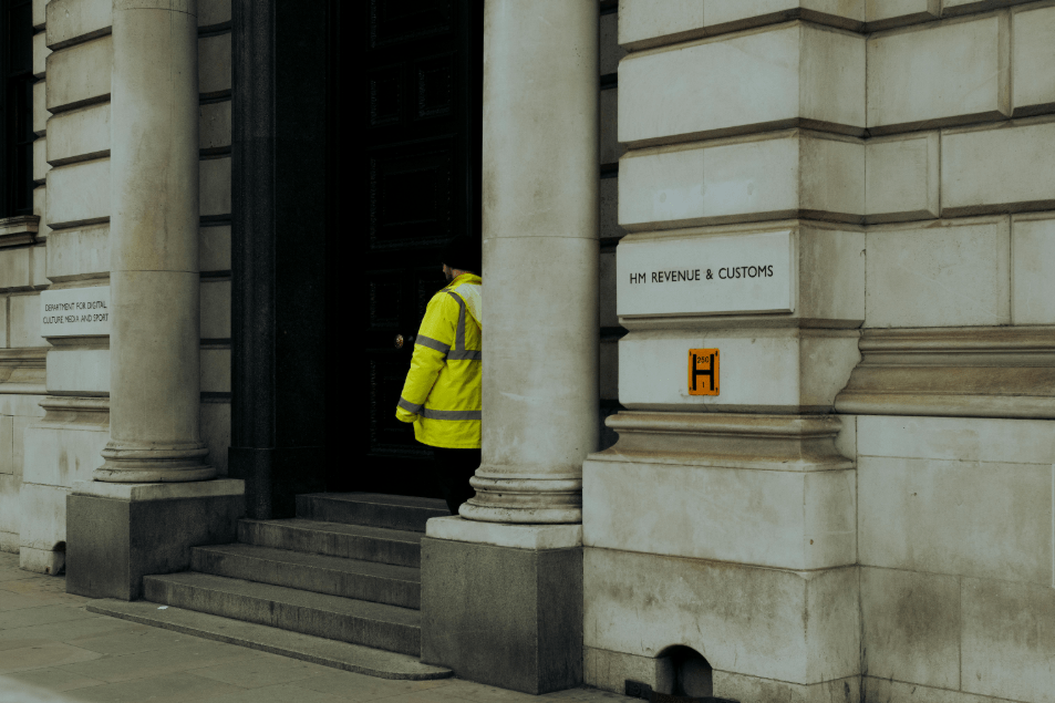 dwp to launch bank account checks for those not claiming benefits to clamp down on fraud