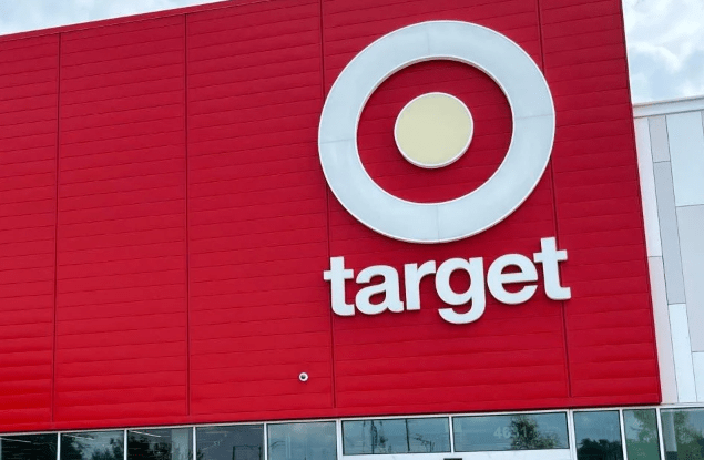 about how many employees does target corporation employ