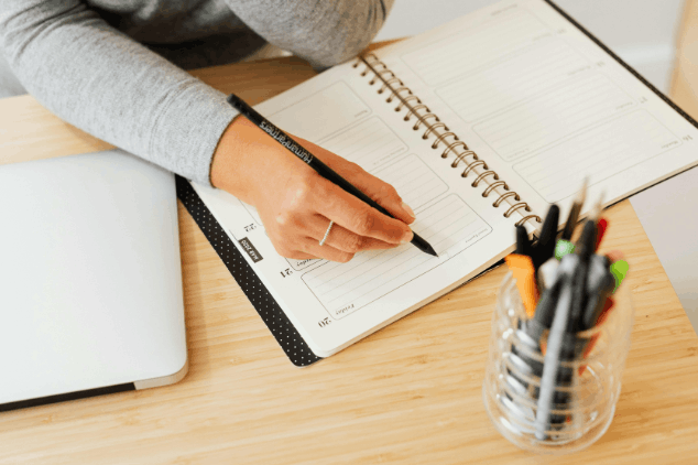 What to write in the universal credit journal