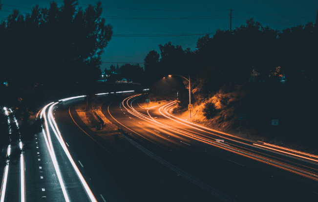 what colour are the reflective studs on a motorway