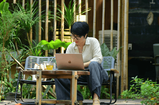 How does the Connect AI system monitor your lifestyle