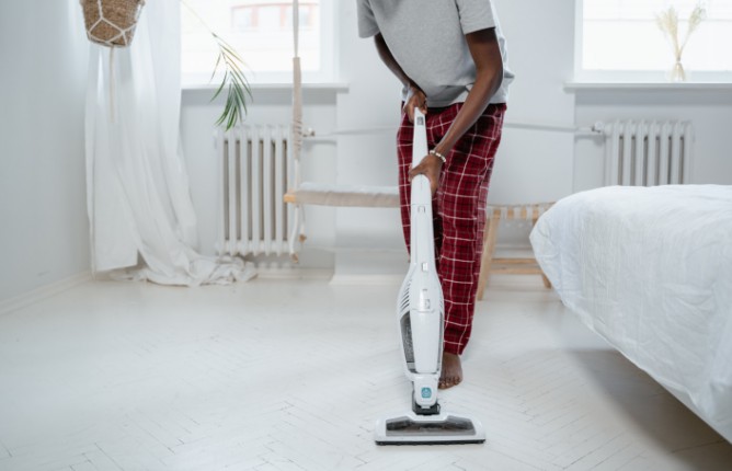 Why is my Shark Hoover not spinning